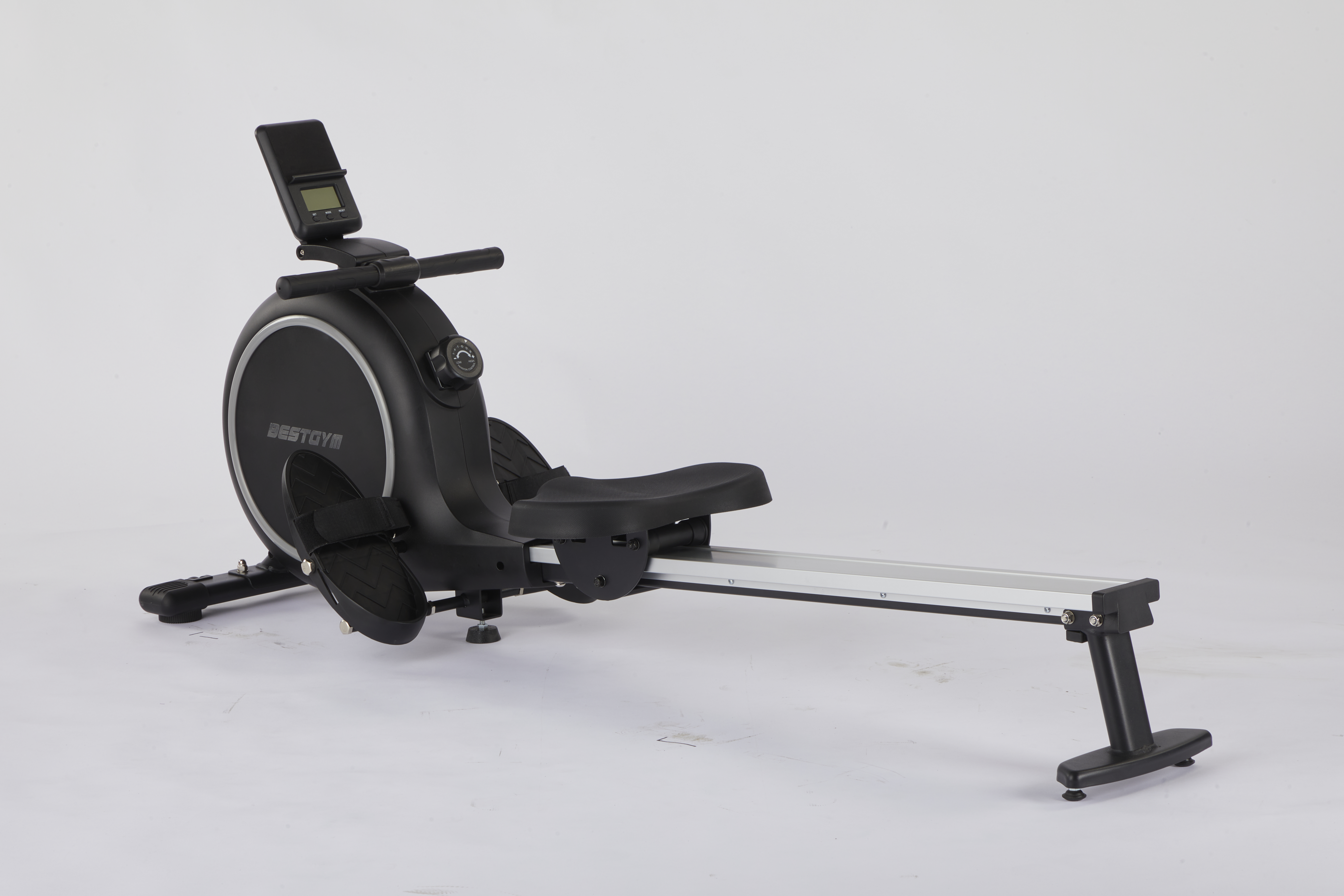 Rowing machine with high resistance